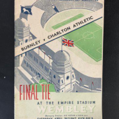 1947 FA Cup Final Football Programme: Blackpool v Manchester United in good condition with no team changes. Rusty staples and a small split on spine.