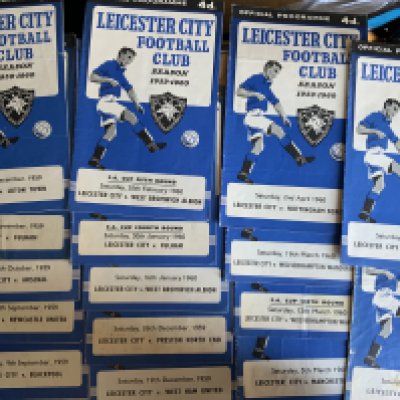 Leicester City 1960s Home Football Programmes: 36 from mid to late 50s and approximately 280 from the 60s. 8 seasons sets are near complete. Instructions to sell with slight duplication. Very good. (est 300+)