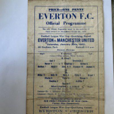 42/43 Everton v Manchester United Football Programme: Fair condition War Cup programme with no team changes. Heavy folding and pencilled score to this single sheet dated 30 1 1943.