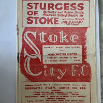 48/49 Stoke City v Manchester United Football Programme: Very good condition 1st division programme with no team changes. Pencilled score to team page.