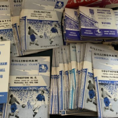 Gillingham 1960s Home Football Programmes: Over 20 from 58/59 + 59/60 plus a further 400+ spanning the whole 60s decade. C/W some early 70s. Includes 60/61 Preston League Cup and 2 sheets which are Trial Matches. Very good with duplication. (est 470+)