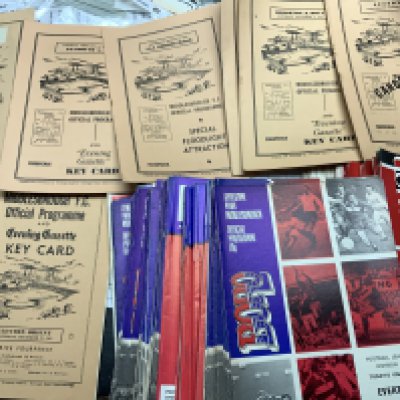 North East Football Programmes Box: Middlesbrough Sunderland and Hartlepool home programmes from the 60s and 70s. Almost 100 Sunderland from 1968 to 1973, Hartlepool have 10 from the 50s including 50/51 Bristol City, 51/52 Grimsby and over 50 from 1969 to 1973, Middlesbrough have 13 of the beige issues from 1956 to 1962 including Lucerne stamped cancelled and Bella Vista plus a further 130 from the late 60s and 70s. Very good. Almost 300.