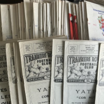 Tranmere Rovers Home Football Programmes: 19 from the late 50s and just over 100 more spanning the 60s decade. Very good with duplication. (120+)