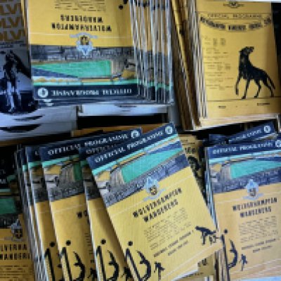 Wolves 1960s Football Programmes: Around 350+ spanning the whole decade. Additionally there are a quantity of 70s. Very good with duplication. (est 500+)