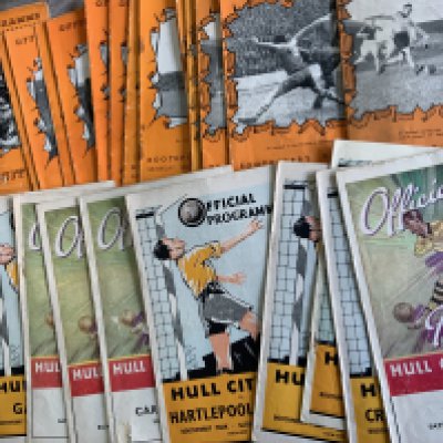 Hull City Home Football Programmes: From 1947 to 1954 in fair overall condition. Programmes v 48/49 Wrexham Hartlepool Chester Southport Crewe Gateshead and some others are very good. The 50s programmes tend to have rusty staples. (54)