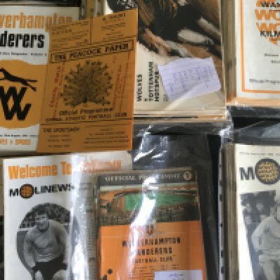 Wolves Home Football Programmes: 28 from 59/60 including FA Cup Final, and approximately 55 from the 60s and 150 from the early 70s. Possible full sets from 68/69 69/70 72/73. Instructions to sell. Very good. (est 235+)