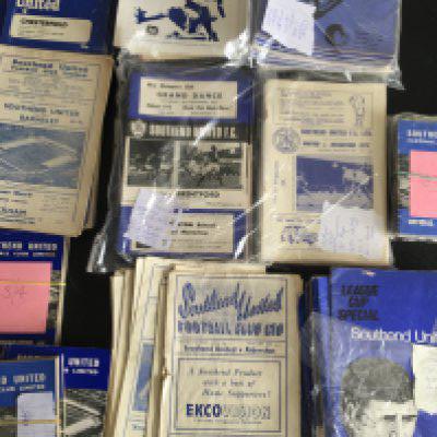 Southend United Home Football Programmes: 41 from the 50s and approximately 200 from the 60s and 50 from the 70s. Some 60s sets complete. Instructions to sell. Very good. (est 150+)