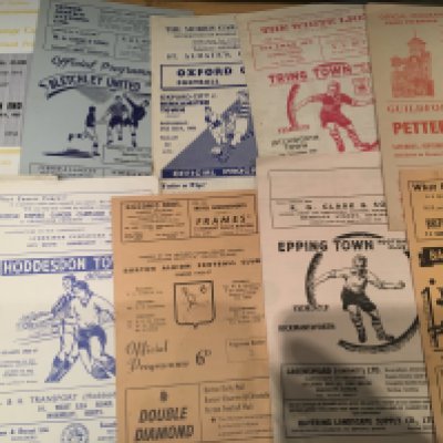 Non League Football Programmes: Must view private collection in excellent condition the majority 60s but some earlier and later. Packets of homes for St Albans, Woking, Banstead, Hampton, Berkhamsted 50s, Boreham Wood, Hitchin including 62/63 Arsenal, Chesham, Chalfont St Peter including 60/61 v Arsenal, Wood Green, Aylesbury, Barnet, Bedford and lots more.There is a selection of League v Non League in the FA Cup. With many 50s do not miss this. Many hundreds.