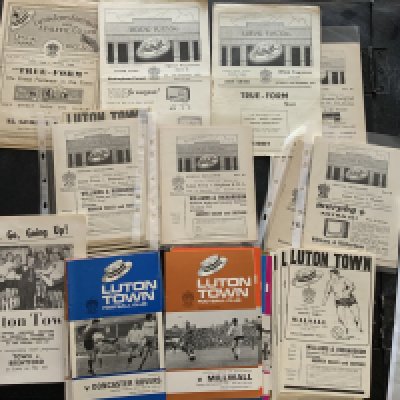 Leeds Utd Leicester City + Luton Football Programmes: Leeds has 35 x 1960s and 70 after that to include at least eight European matches as well. Leicester has 7 x 1950s, 53 x 1960s and includes 6 x Man Utd, 59/60 Burnley (Champions). Luton has 12 x 1950s, 57 x 1960s and includes 46/47 Swansea FAC, 47/48 Millwall, 1968/9 Watford December (postponed) plus Brentford Promotion Special Issue. Mainly good with no duplication. (274)