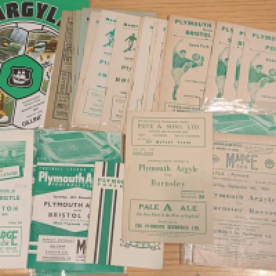 Plymouth + Port Vale Football Programmes: Plymouth has 48/49 Barnsley, 28 x 1950s, 17 x 1960s and includes 54/55 Simmering, 55/56 West Ham. Port Vale has 7 x 1950s 13 x 1960s and includes 53/54 Scunthorpe, 58/59 Stoke Friendly and 1979/80 single sheet Forfar. Good with no duplication. (84)