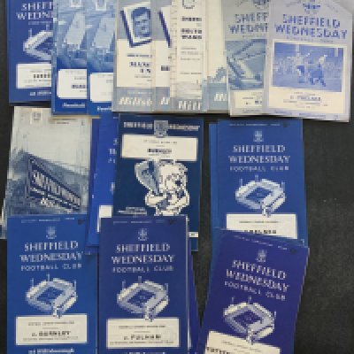 Sheffield United + Sheffield Wednesday Football Programmes: Sheffield Utd has 19 x 1950s, 34 x 1960s and includes 51/52 Newport FAC. Sheffield Wednesday has 9 x 1950s 42 x 1960s and includes 52/53 Chelsea, Wolves, 53/54 Wolves (champions), 61/62 Ipswich (champions) and Manchester Utd 1998/9 (treble season). Good with no duplication. (117)