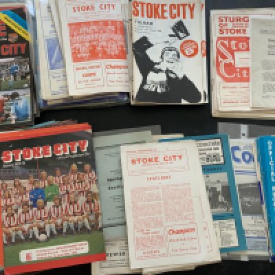 Southend Stoke + Stockport County Football Programmes: Southend collection is small but has 4 x 1950s. Stoke has 45/46 Chesterfield (November) 49/50 Birmingham, 9 x 1950s, 78 x 1960s and 53 x 1970s and includes 62/63 Charlton and several postponed. Stockport County collection includes 54/55 + 56/57 Accrington plus 59/60 Crewe, 15 x 1960s which has Crewe League Cup 4 pager. Spotted 1950s Stockport v Sheffield Boys. Good with no duplication. (201)