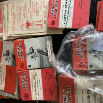 Barnsley Home Football Programmes: 32 from the 50s and around 200 from the 60s to include 2 complete or near complete sets from the 60s. Few 70s additionally. Instructions to sell. Very good. (est 250+)