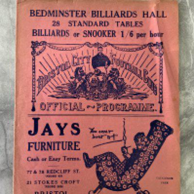 1925 - 1926 Bristol City v Newport County Football Programme: Good condition division three programme with no team changes. Bit of wear to spine.