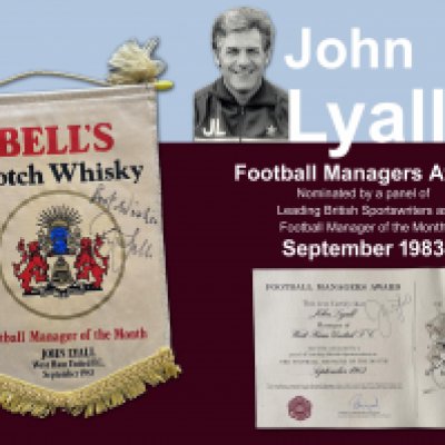 John Lyalls 1983 West Ham Manager Of The Month Award: Pennant signed by Lyall. C/W certificate which is also signed from September 1983 when he was awarded this from Bells Scotch Whisky.