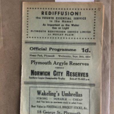 34/35 Plymouth Reserves v Norwich City Football Programme: Southern League dated 26 9 1934 in good condition with no team changes. Number written to front corner.