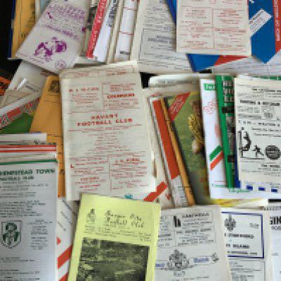 Non League Football Programmes: Mainly 1970s with some more modern. Wide range of teams in good condition. (est 100)