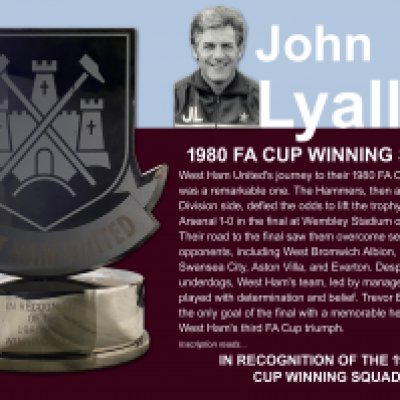 1980 West Ham FA Cup Winners Gift From Directors: Awarded to John Lyall and playing staff by the board of directors as a mark of achievement. Old West Ham crest above the words in recognition of the 1980s cup winning squad.