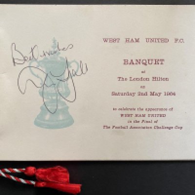 John Lyalls 1964 FA Cup Final Football Momentos: Final programme signed by Lyall, ticket stub, brochure for the banquet meal and seperate guest list both signed by Lyall. C/W newspaper cutting.