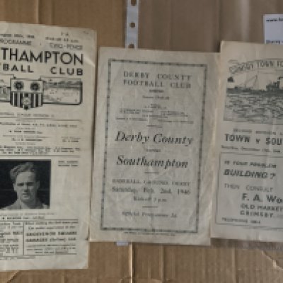 1940s Southampton Football Programmes: Aways at 45/46 Derby, 49/50 Grimsby both good plus home to 49/50 Grimsby which is fair. (3)