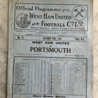1931 - 1932 West Ham v Portsmouth Football Programme: Excellent condition division one programme with no team changes.