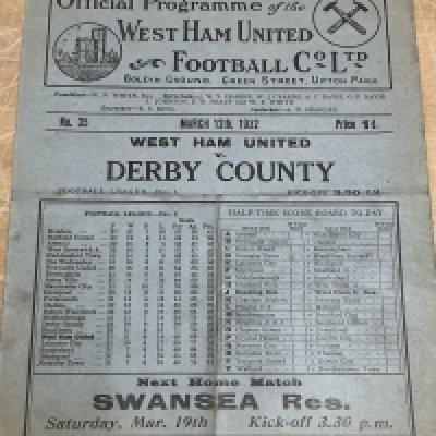1931 - 1932 West Ham v Derby Football Programme: Good condition division one programme with no team changes. Light fold.