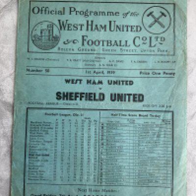 1938 - 1939 West Ham v Sheffield United Football Programme: Good condition division two programme with no team changes.