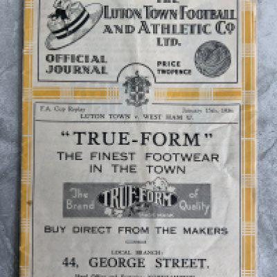 1935 - 1936 Luton Town v West Ham Football Programme: Very good condition FA Cup programme with no team changes.