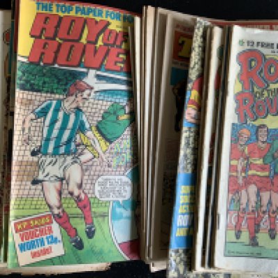 Roy Of The Rovers + Tiger Football Magazines: Box from the 70s and 80s of good condition magazines with instructions to sell. (71)