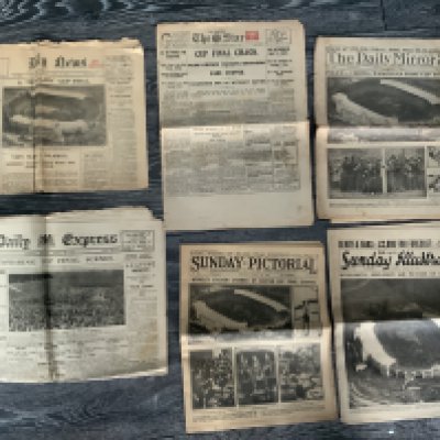 1923 FA Cup Final Football Newspapers: First match at Wembley Bolton v West Ham. Full newspapers from the Sunday Illustrated, Daily Mirror, Sunday Pictorial, Daily Express and The Star. C/W outer page of the Daily News. Mostly good with front page coverage and more of the famous event. (6)