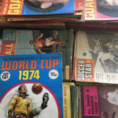 Football Magazine Collection: 60 Goal magazines plus a few Amateur Soccer, World Soccer and Soccer Stars. C/W 24 Charles Buchans. Empty World Cup 1974 FKS album included. (Est 100)