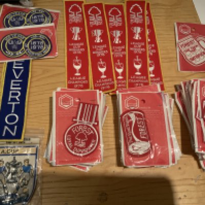 Nottingham Forest Coffer Sports Sealed Cloth Football Badge Collection:Around 60 to include Forest Loyal Supporter, Forest drinks can and the Forest shirt plus a cloth tankard and 5 Double Winners 1978. Made to sew on to jackets often denim ones in the 1970s. C/W a few Everton and CB Radio. (Est 80)