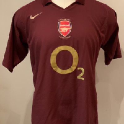 Arsenal 04 - 05 Home Football Shirt: Redcurrent short sleeve replica O2 in good condition. Size large. Last season at Highbury.