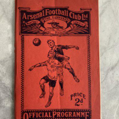 34/35 Arsenal v Chelsea Football Programme: From Arsenals championship season in good condition with team changes. Staples removed not rotted away.