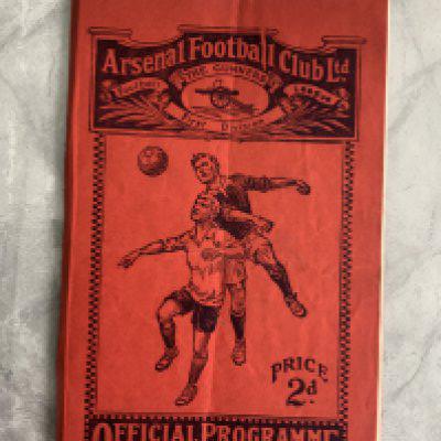 34/35 Arsenal v Grimsby Football Programme: Good condition with no team changes. Staples removed not rotted away.