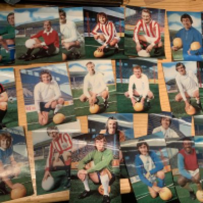 1972 Sun 3D Football Card Set: Complete set of 50 postcard size Gallery Of Football Stars to include Bobby Moore George Best and Bobby Charlton. C/W from the same series 38 spares with no duplication. From the smaller Gallery Of Football Action Cards there are 74 with duplication but not thought to be a complete set. C/W a Wills card album with an incomplete set.