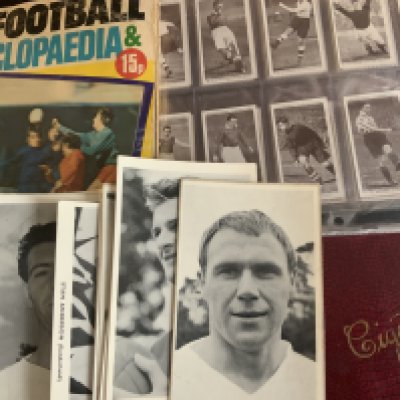 Football Card Collection: Includes 2 complete sets of late 30s Churchmans Wills and a Sun 3D album plus more.
