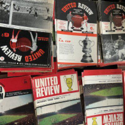 Manchester United 1960s Football Programmes: Around 500 from the mid 60s to the early 70s. Very good with duplication. (est 500)