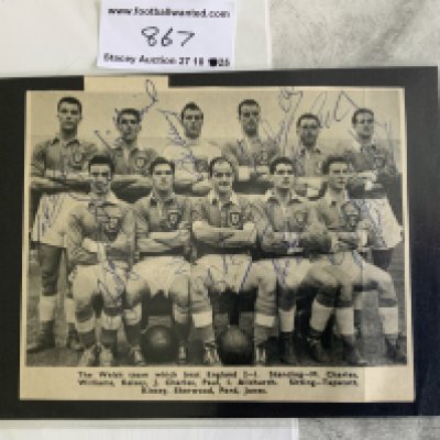 1955 Wales Football Team Autographs: 11 players described as the team that beat England 2-1 in October 1955. 7 x 6 inch magazine picture is signed by all 11 pictured and includes Charles Kelsey Allchurch Ford Jones and Tapscott.