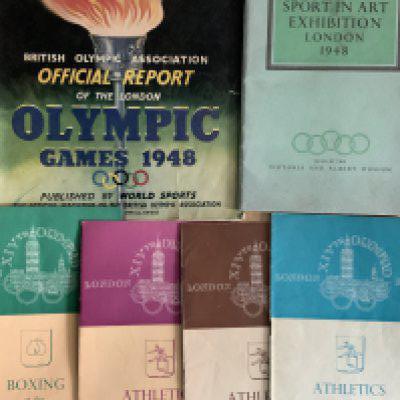 1948 London Olympics Programmes: Official programmes for athletics on 3rd 4th and 7th August. C/W Boxing 13 August, official report brochure with slight tear and an Olympic art exhibition brochure. Overall good. (6)