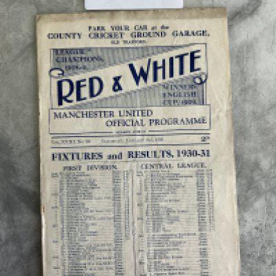 1930 - 1931 Manchester United v Chelsea Football Programme: Very good condition 8 page 1st Division programme with no team changes. Pencilled half times filled out inside.