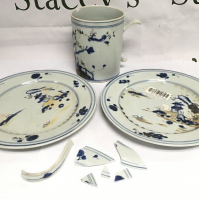 Three Tek Sing blue and white items comprising two plates and a tankard (a/f). NO RESERVE