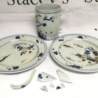 Three Tek Sing blue and white items comprising two plates and a tankard (a/f). NO RESERVE