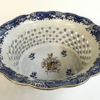 A 19th century French reticulated export Armorial porcelain basket with Chinese signature mark , Hand painted. - NO RESERVE