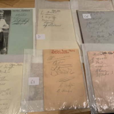 Pre War Football Autographs: Mainly in pencil with a few from Leeds Blackburn Birmingham Sheffield Wednesday Huddersfield with Oldham and Man City having full team.