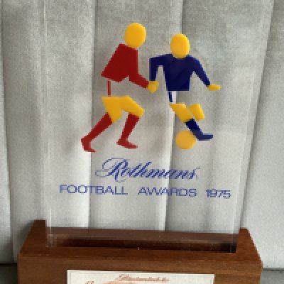 1975 Rothmans Yearbook West Ham Football Award: Stunning looking trophy with two footballers above the words Rothmans Football Awards 1975. Mounted on wooden base which states presented to Alan Taylor West Ham United by Rothmans Football Yearbook.