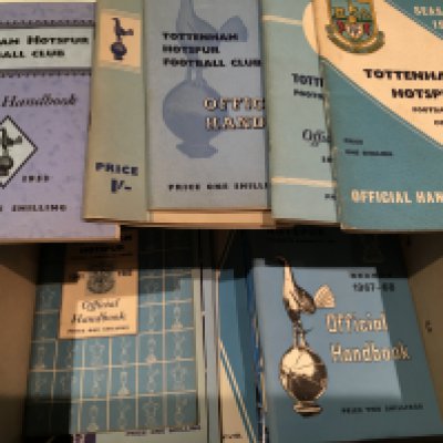 Tottenham Football Handbook Collection: Excellent condition to include 51/52 52/53 53/54 57/58 59/60 then a complete run from 61/62 to 79/80. (24)
