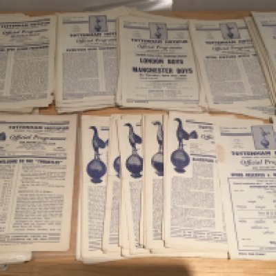 Tottenham 1950s Home Football Programmes: 50/51 West Brom, Charlton, Middlesbrough, 52/53 West Brom, Preston, 53/54 Arsenal. 54/55 x 5, 55/56 x 10, 56/57 x 13, 57/58 x 21, 58/59 x 29, 59/60 x 40, 60/61 double season x 40. Mainly good condition with a few reserves and duplicates. (165)