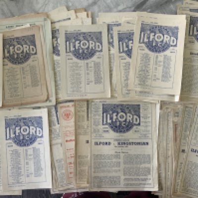 Ilford 1940s + 1950s Football Programmes: 46/47 Oxford City then 47/48 x 6, 47/48 x 12, 49/50 x 8. From 50/51 to 54/55 there are 66 then a further 9 to 57/58. Good condition mainly homes including a few reserves. (100+)