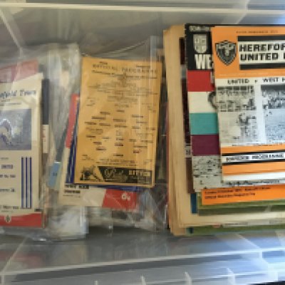 West Ham Away Football Programmes: 500 from 1958 to 1983 plus a further 120 more modern. Excellent condition with instructions to sell. (620)